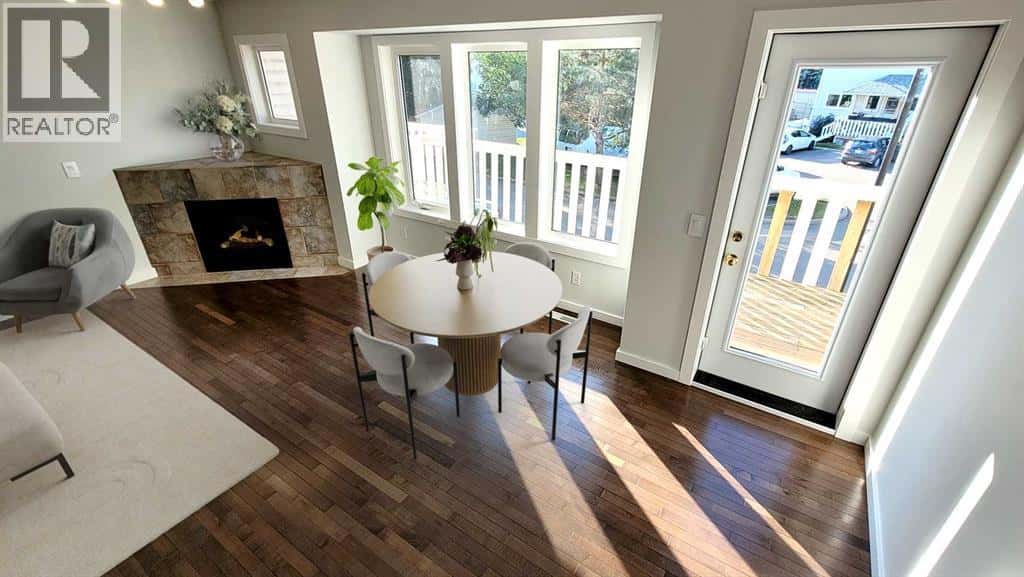 215 Killarney Glen Court SW — Calgary, Alberta - Photo 5 of 24