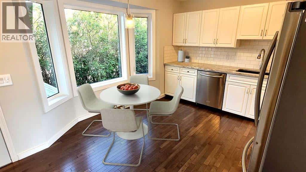 215 Killarney Glen Court SW — Calgary, Alberta - Photo 2 of 24