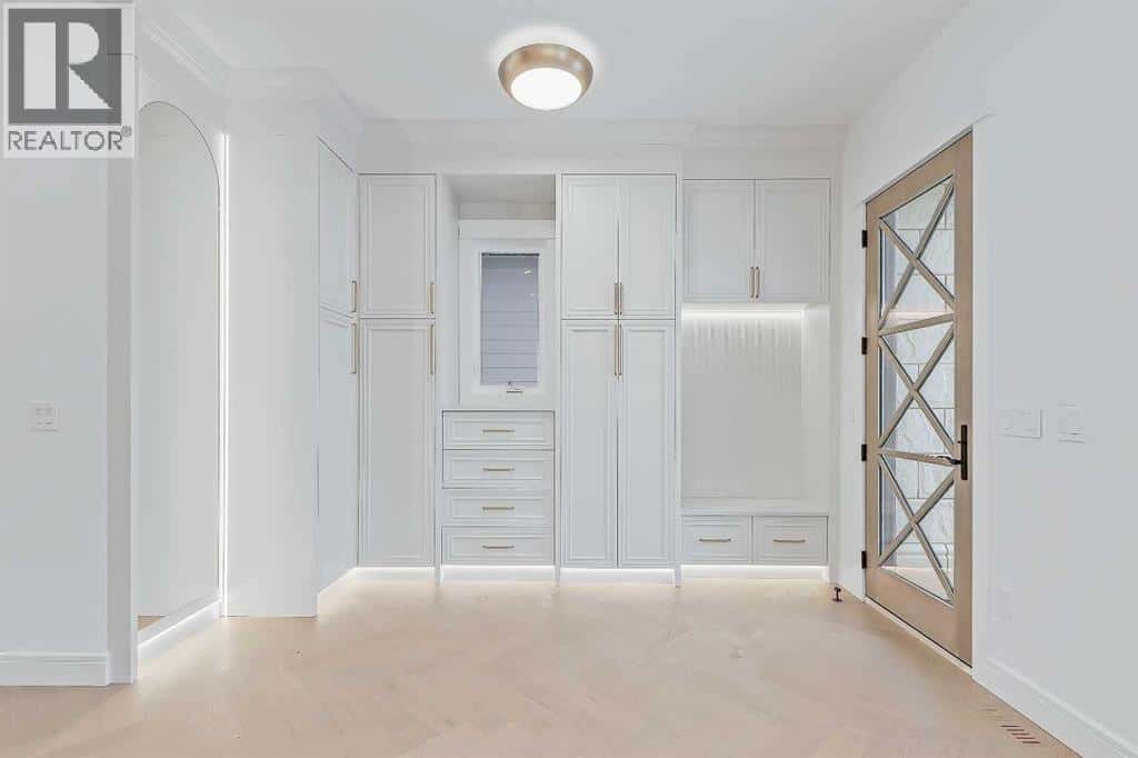 1739 48 Avenue SW — Calgary, Alberta - Photo 2 of 50