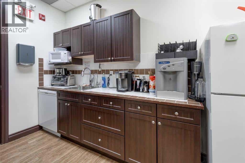 3, 505 Railway Street W — Cochrane, Alberta - Photo 4 of 9