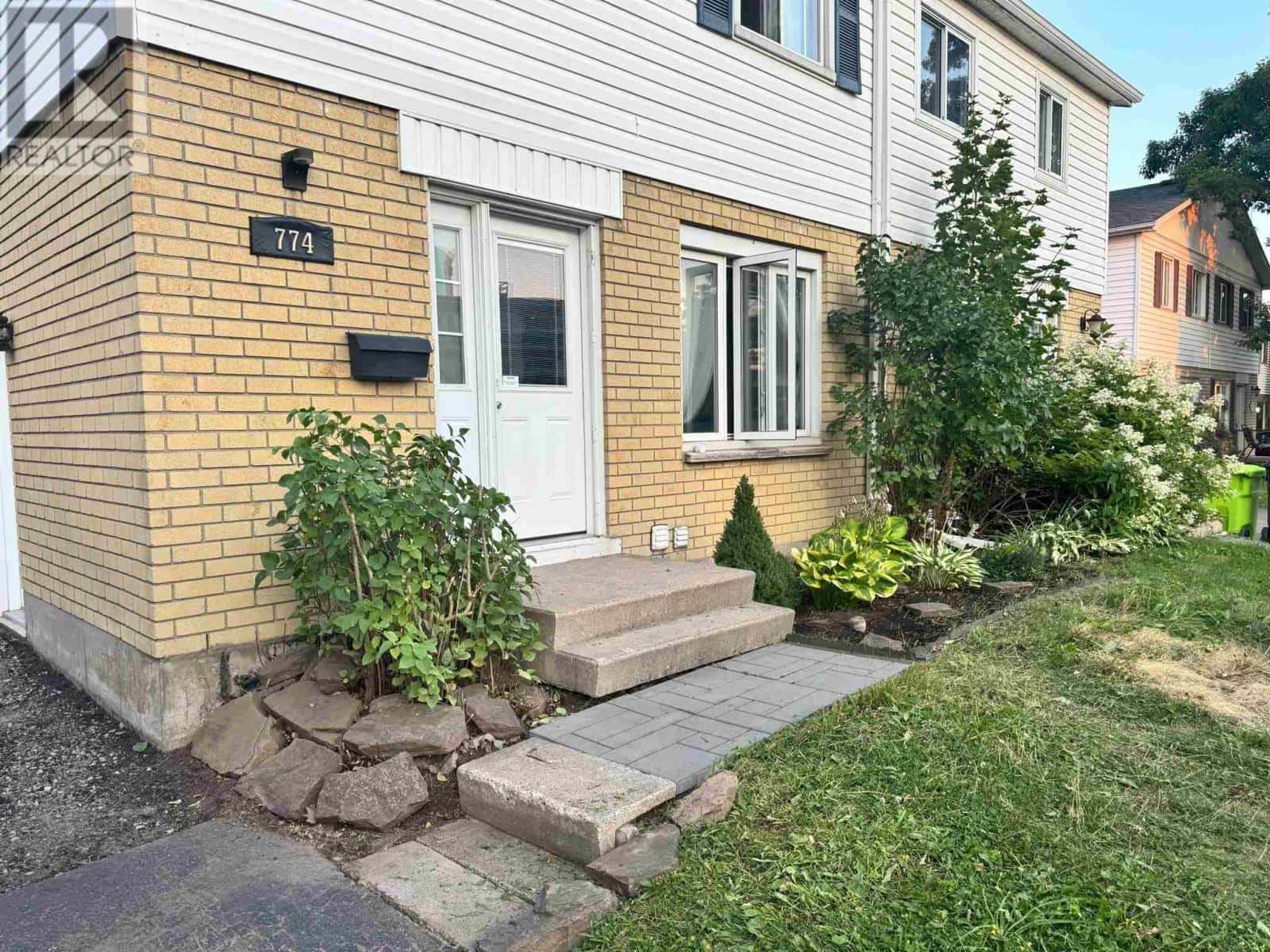 774 Pine ST — Sault Ste. Marie, Ontario - Photo 5 of 37