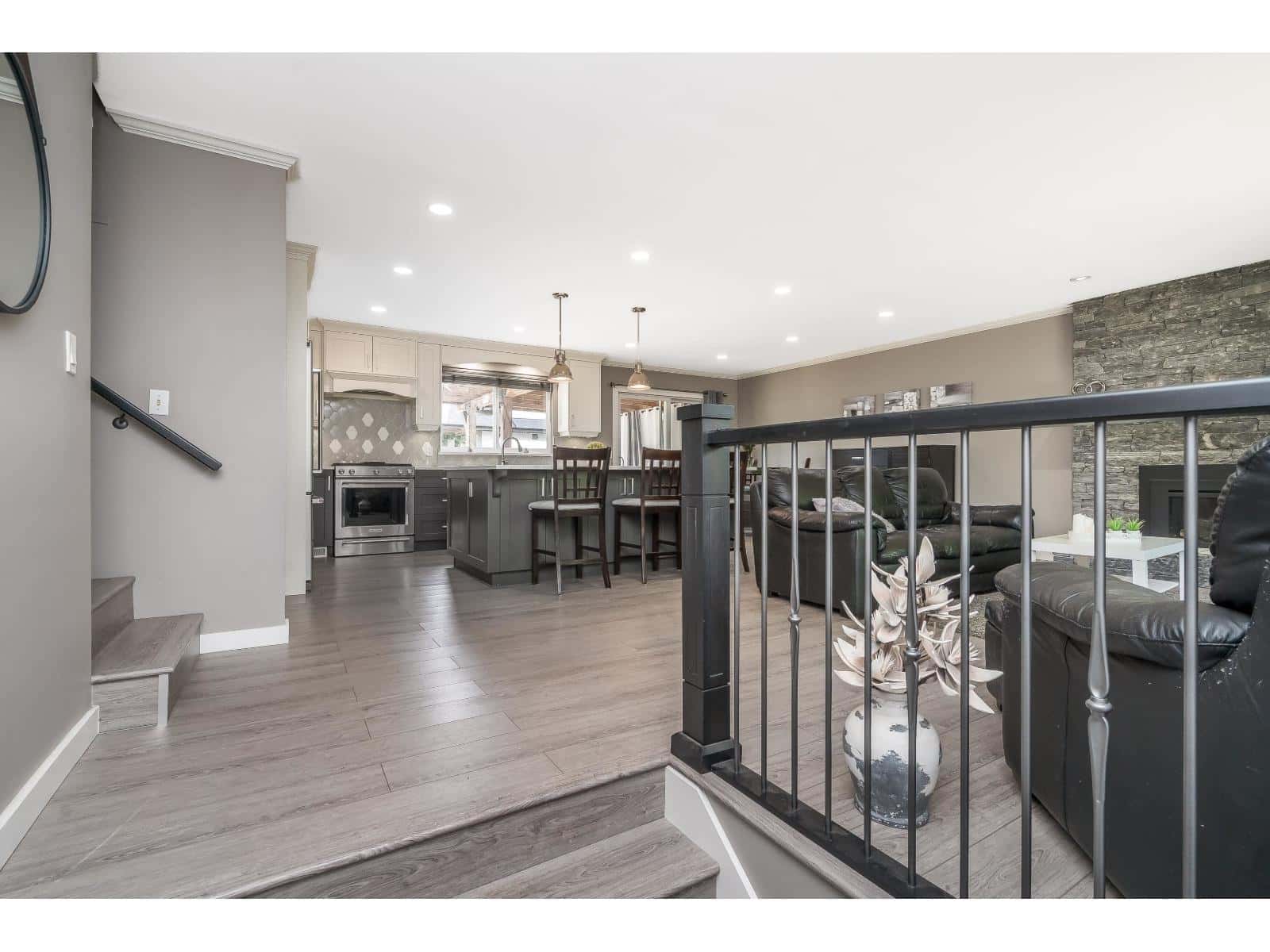 19934 45A AVENUE — Langley, British Columbia - Photo 4 of 38