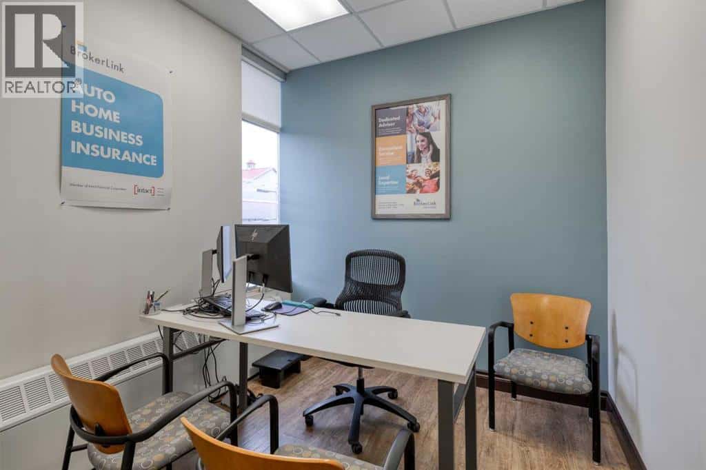 2, 505 Railway Street W — Cochrane, Alberta - Photo 3 of 10