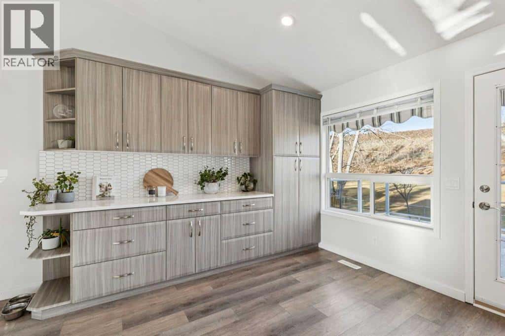 36 Riverview Drive — Cochrane, Alberta - Photo 5 of 35