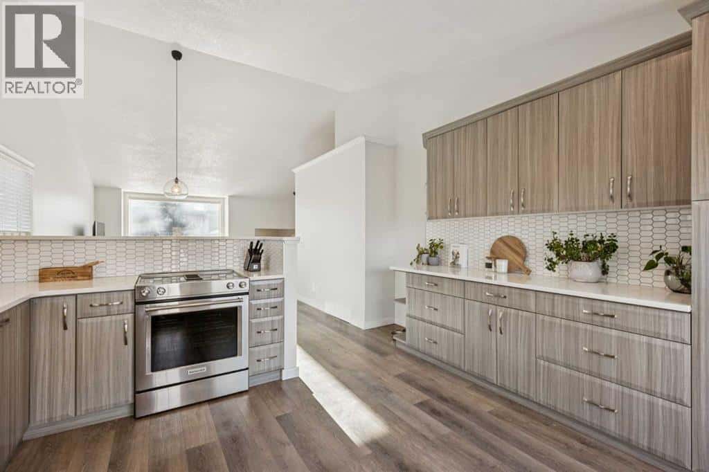 36 Riverview Drive — Cochrane, Alberta - Photo 2 of 35