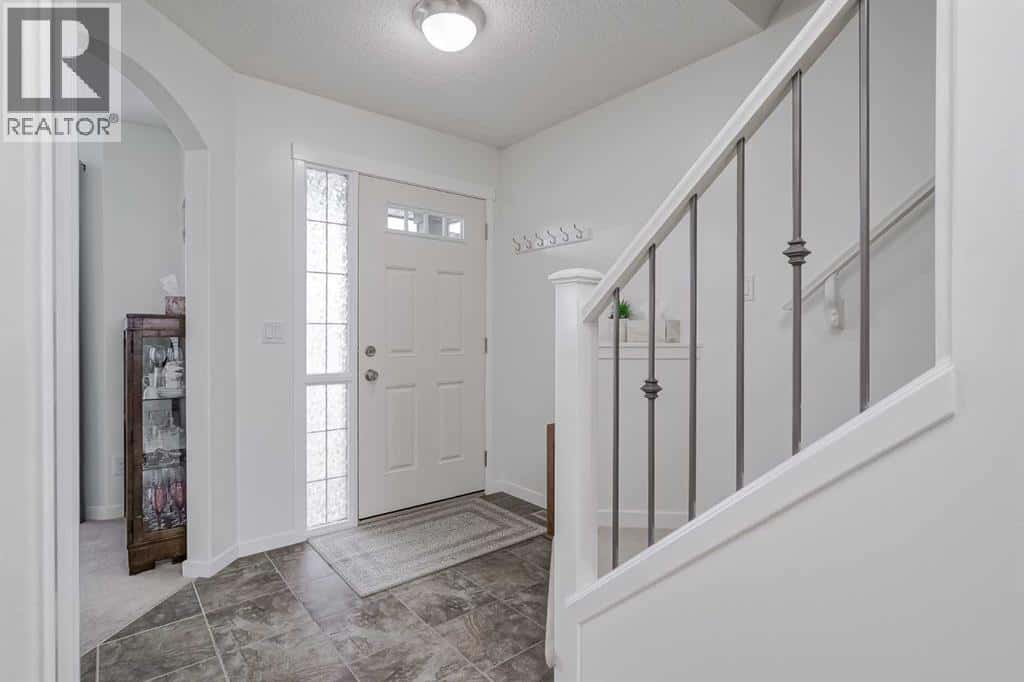 52 Autumn Court SE — Calgary, Alberta - Photo 3 of 50