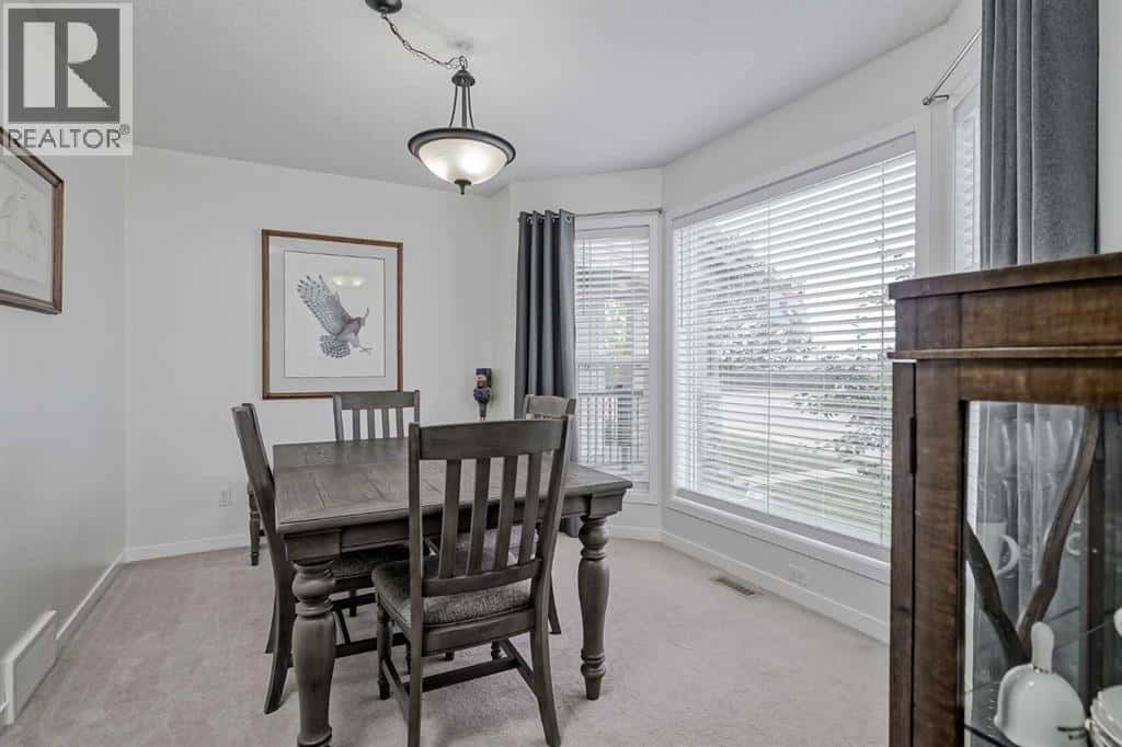 52 Autumn Court SE — Calgary, Alberta - Photo 4 of 50