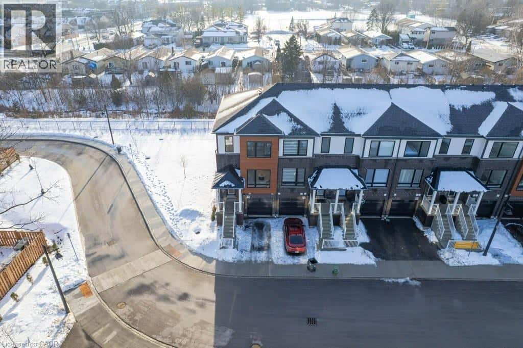 2 SORA Lane — Guelph, Ontario - Photo 2 of 34