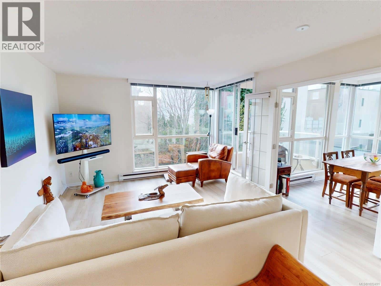 312 835 View St — Victoria, British Columbia - Photo 2 of 31