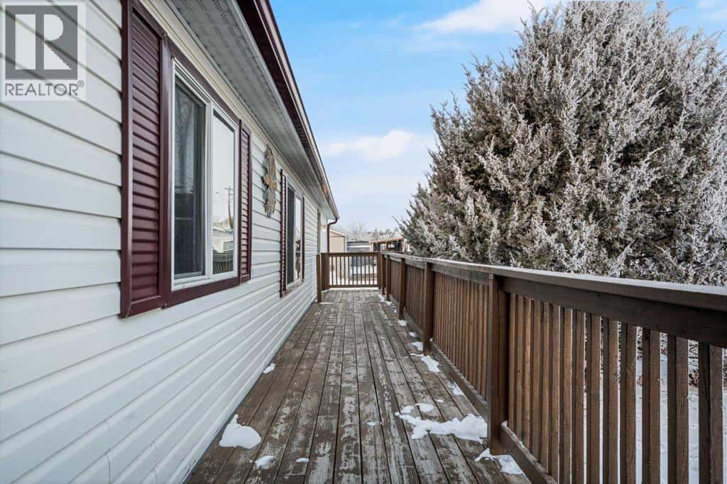 413 Heritage Crescent — Okotoks, Alberta - Photo 3 of 32