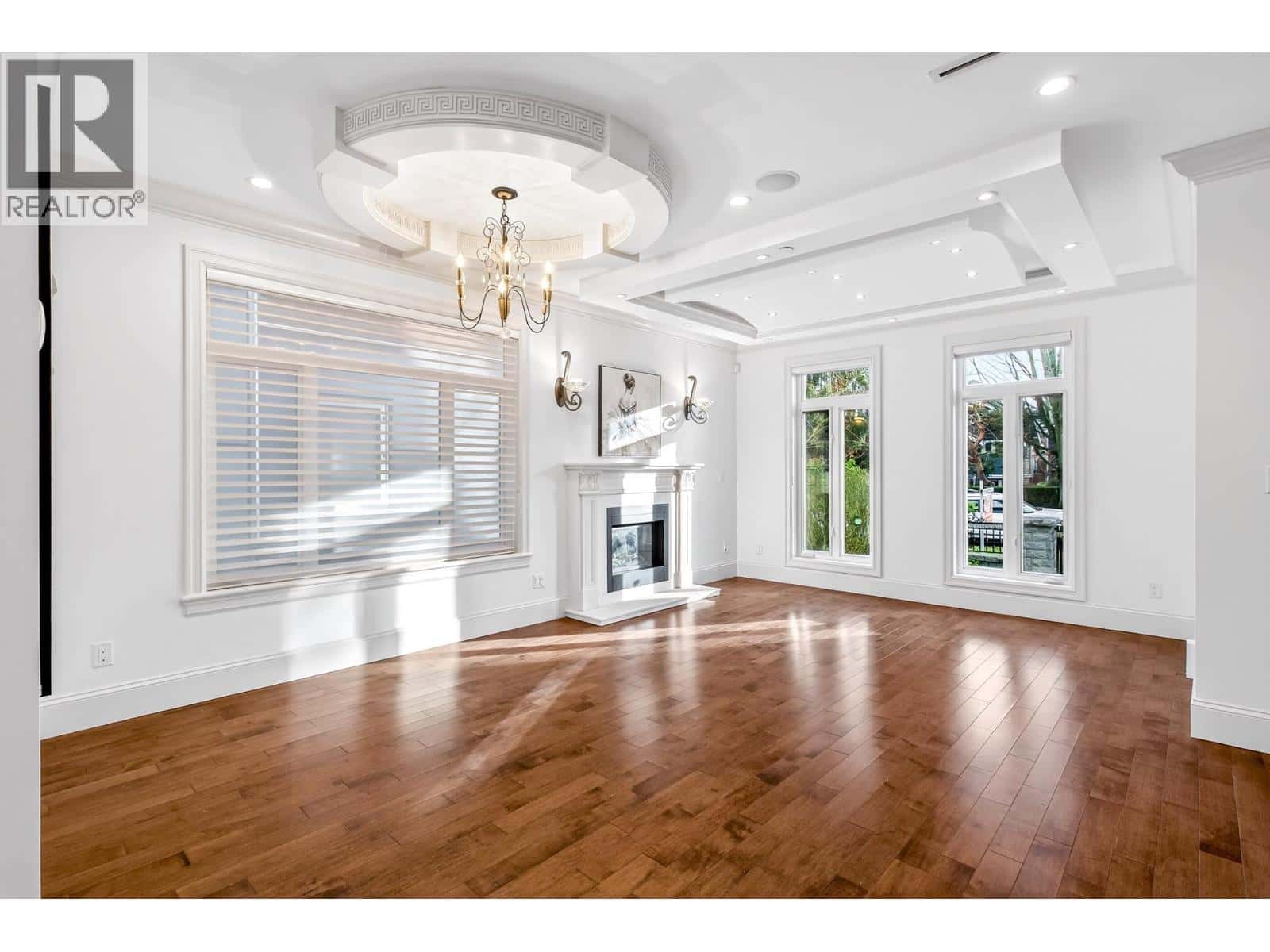 3715 W 22ND AVENUE — Vancouver, British Columbia - Photo 5 of 38