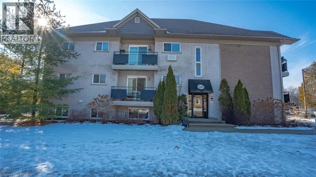 36 WILLOW Street — Paris, Ontario - Photo 2 of 48