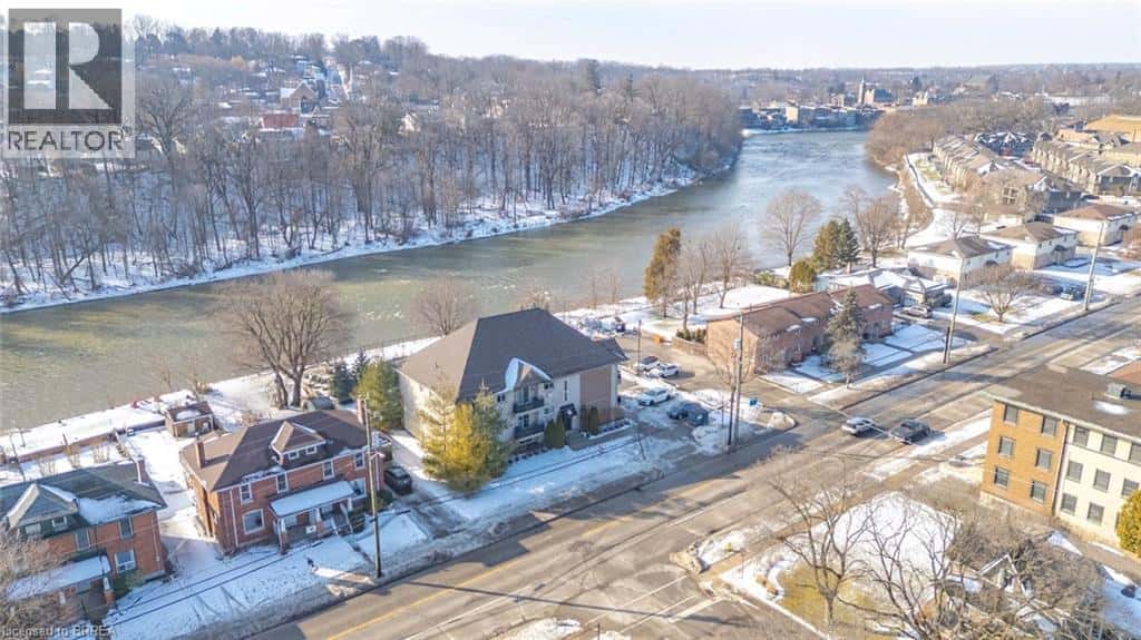 36 WILLOW Street — Paris, Ontario - Photo 5 of 48