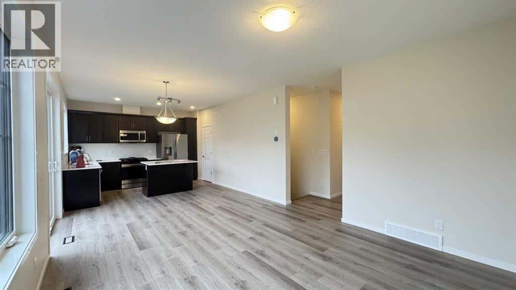 609 Southwinds Close SW — Airdrie, Alberta - Photo 2 of 19