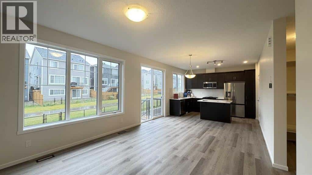 609 Southwinds Close SW — Airdrie, Alberta - Photo 3 of 19