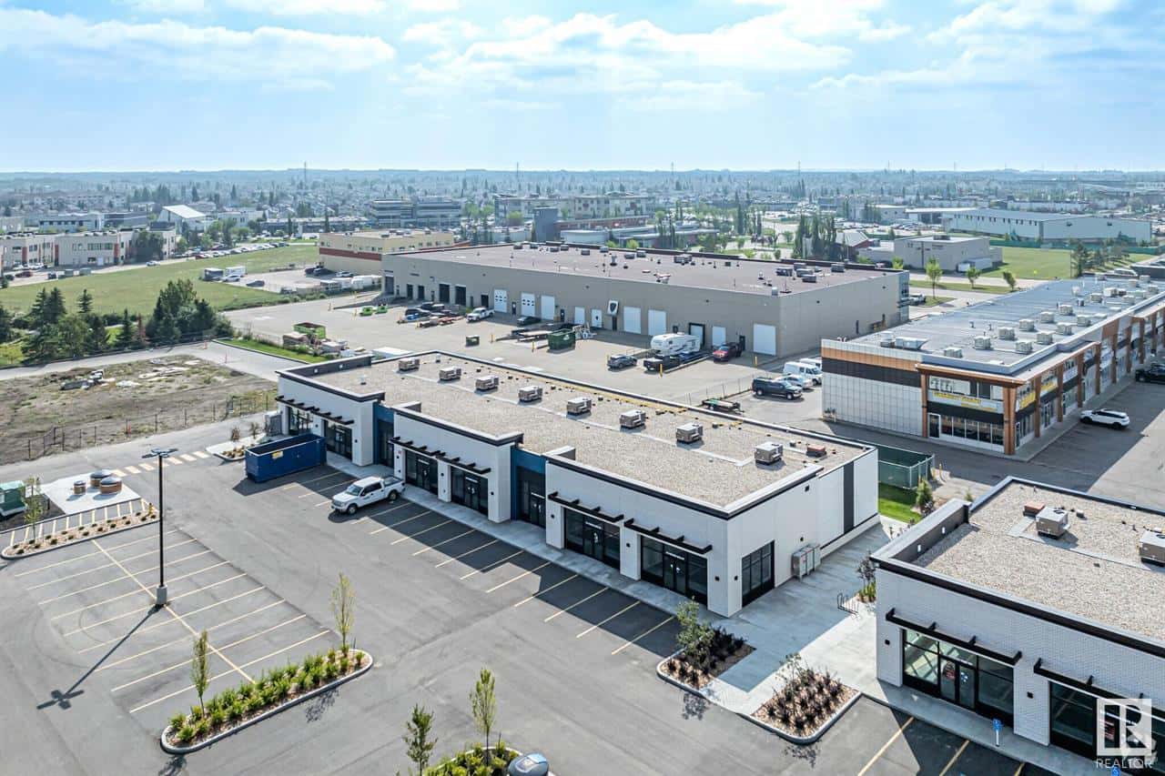 Edmonton — Edmonton - Photo 3 of 24