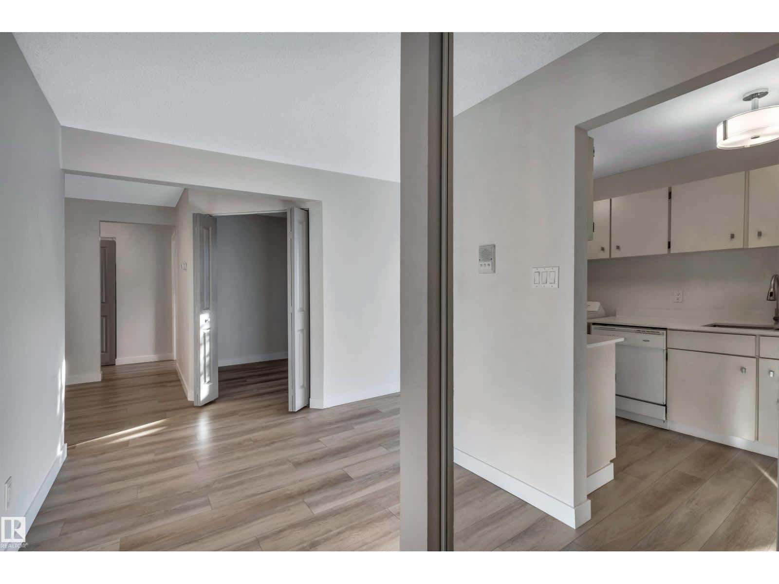 3023 TUDOR GL — St. Albert, Alberta - Photo 2 of 29