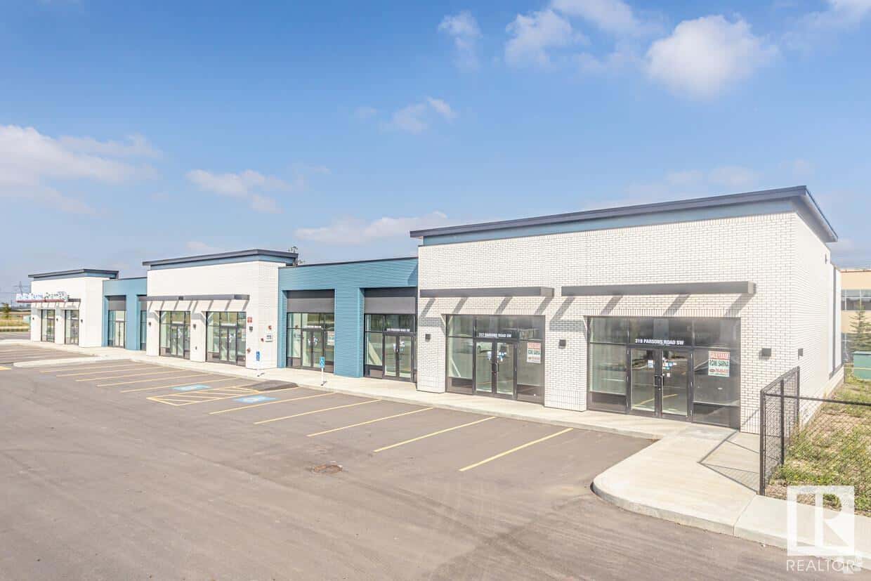 Edmonton — Edmonton - Photo 5 of 35