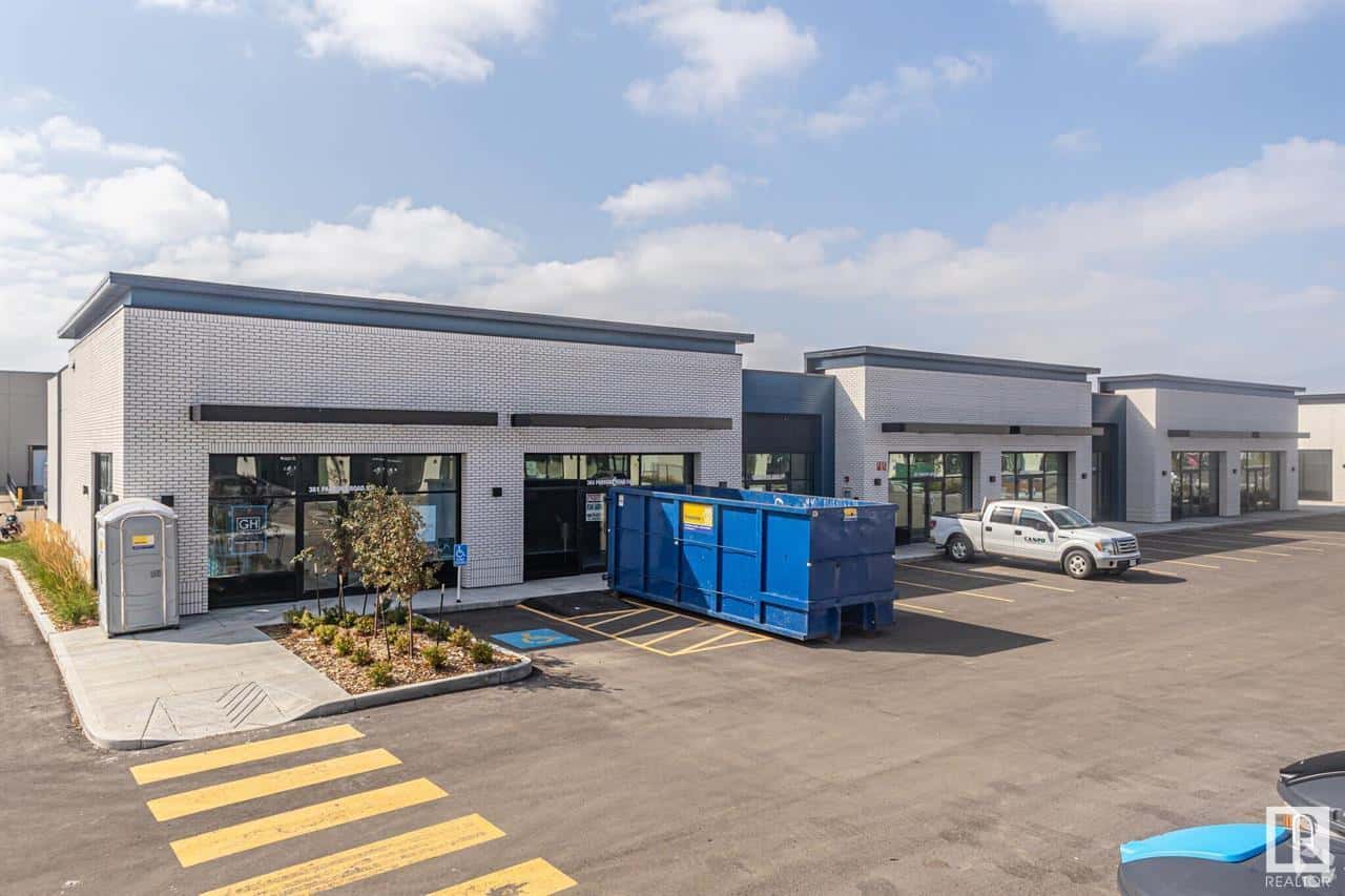 Edmonton — Edmonton - Photo 4 of 35