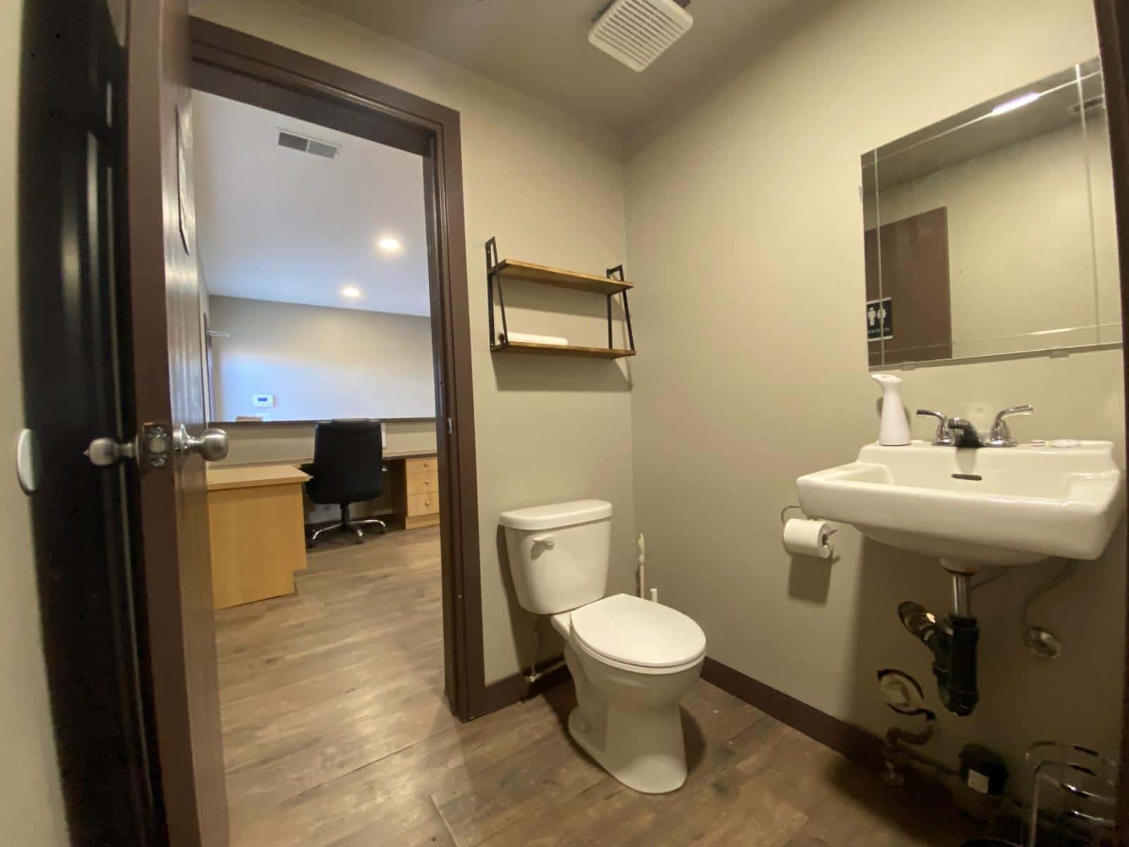 Wetaskiwin — Wetaskiwin - Photo 2 of 119