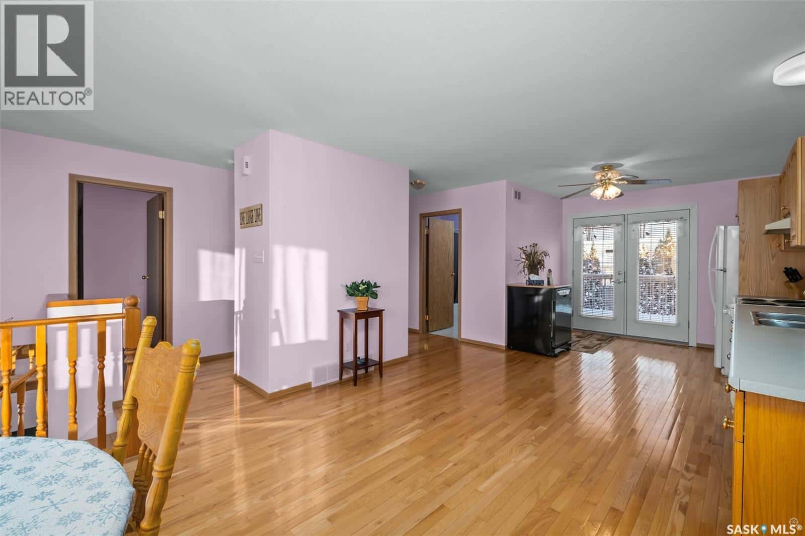 342 Bernard BAY — Prince Albert, Saskatchewan - Photo 2 of 32