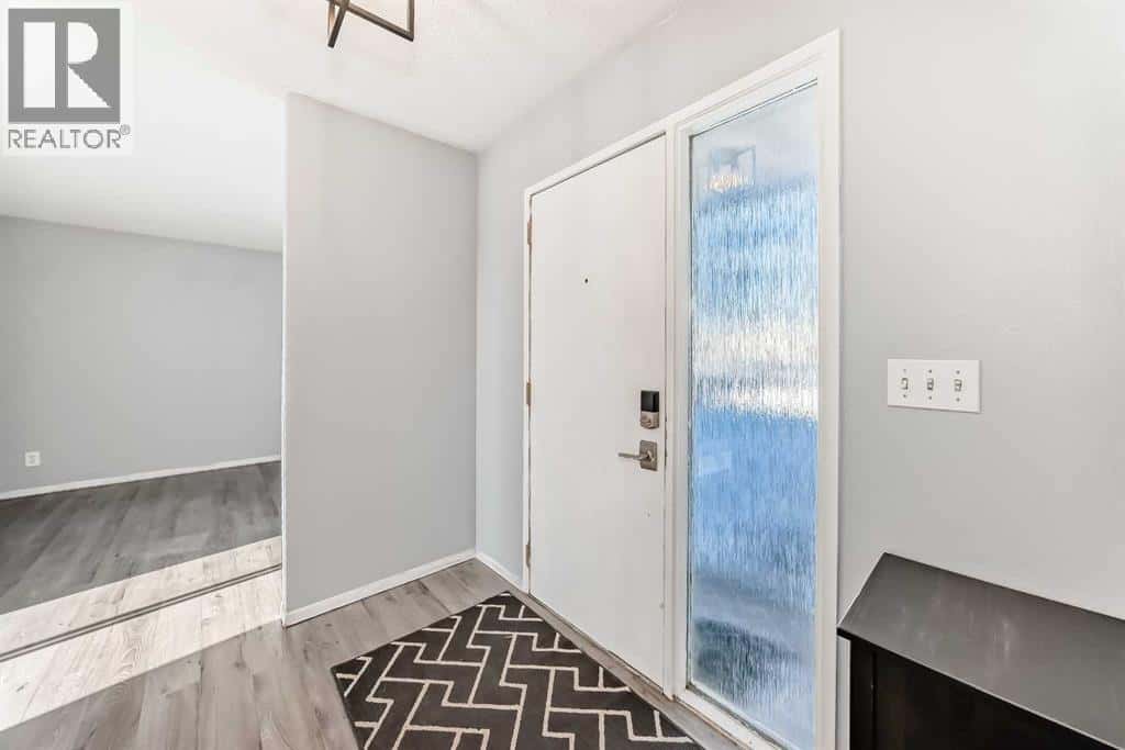 20, 123 Queensland Drive SE — Calgary, Alberta - Photo 4 of 44