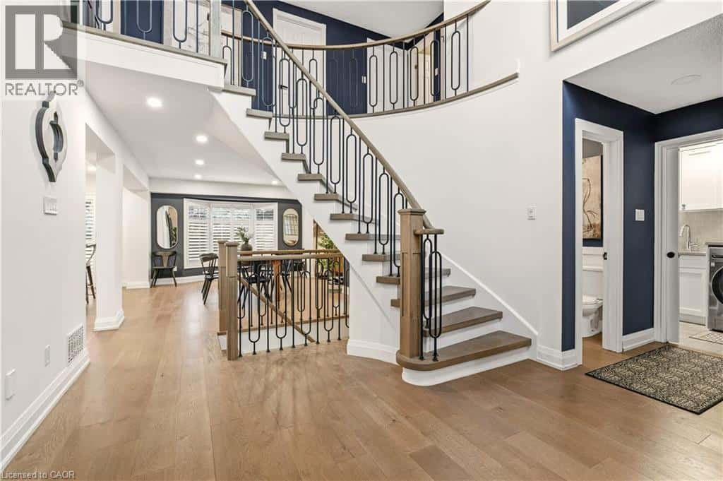 3196 DESMOND Drive — Burlington, Ontario - Photo 3 of 50