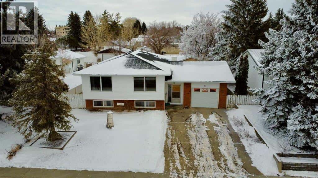 52 11 Street W — Brooks, Alberta - Photo 5 of 39