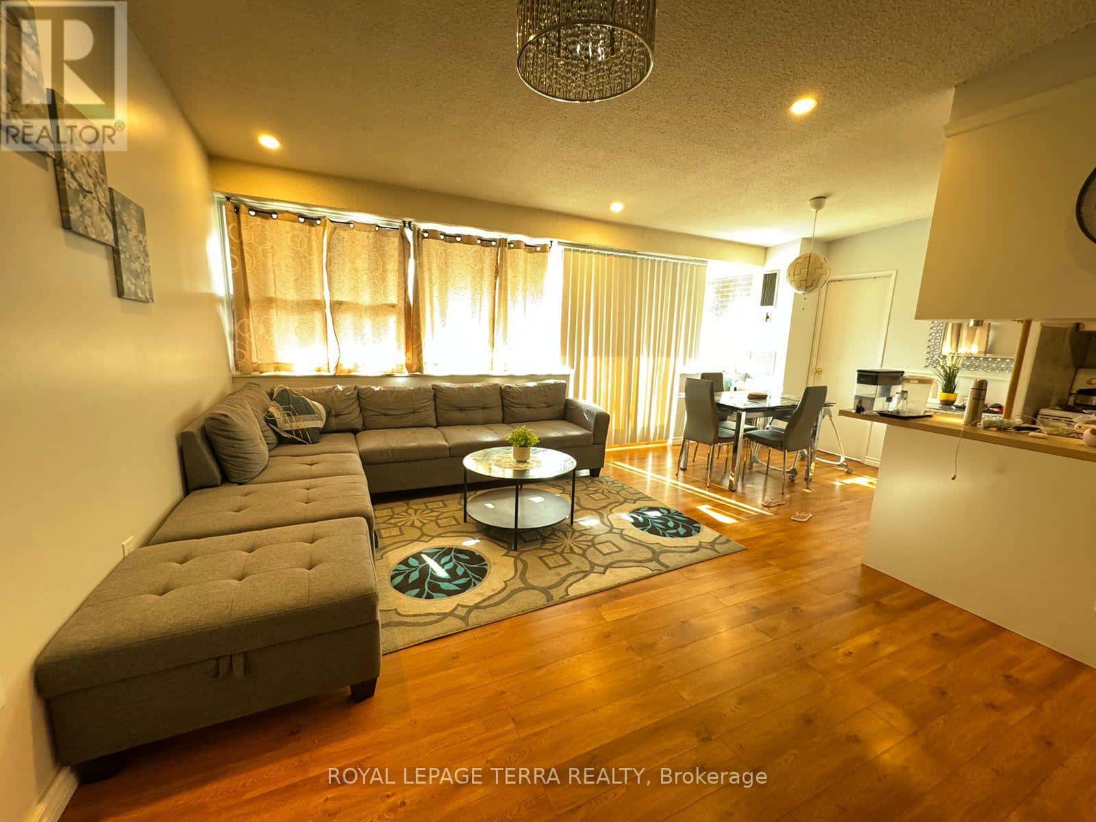 602 - 4064 LAWRENCE AVENUE E — Toronto (West Hill), Ontario - Photo 2 of 20