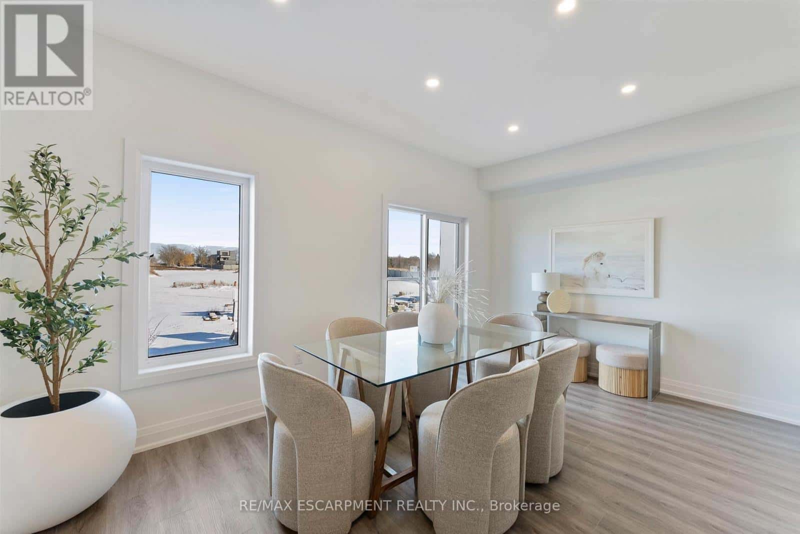 14 CLEAR VALLEY LANE — Hamilton (Mount Hope), Ontario - Photo 3 of 46