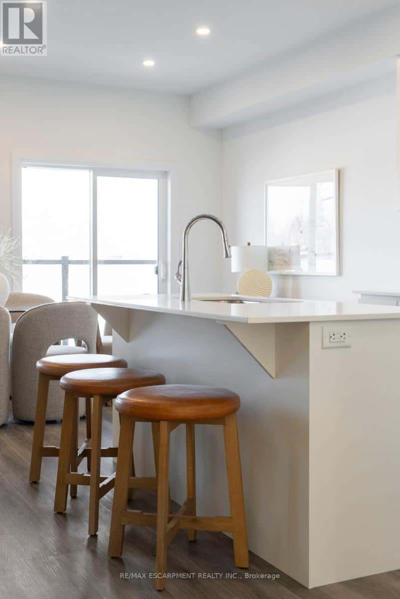 14 CLEAR VALLEY LANE — Hamilton (Mount Hope), Ontario - Photo 5 of 46