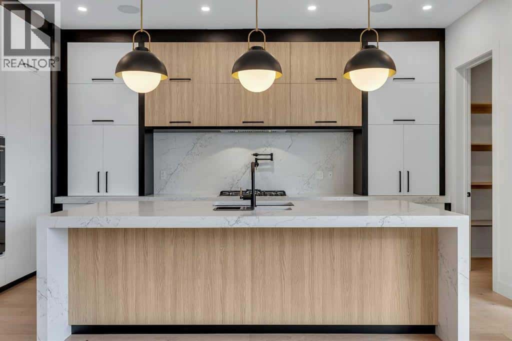 342 Normandy Drive SW — Calgary, Alberta - Photo 5 of 48