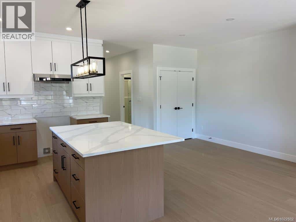 10 Leam Rd — Nanaimo, British Columbia - Photo 5 of 6