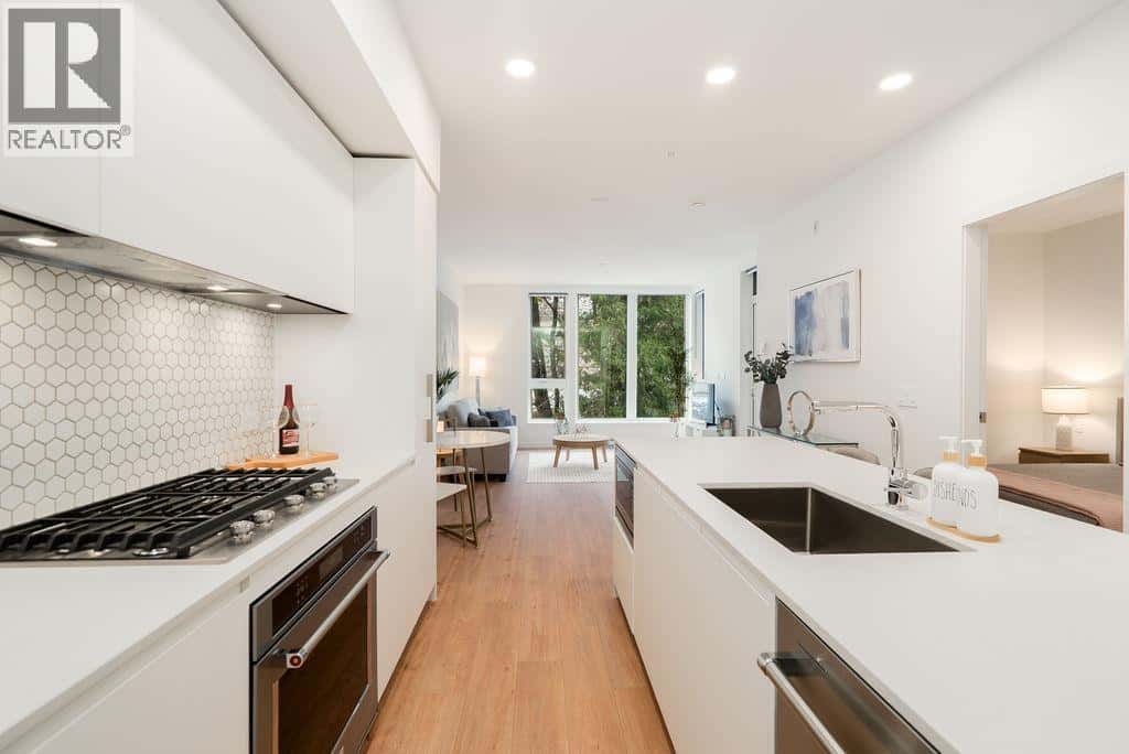 406 1504 SCOTT CRESCENT — Squamish, British Columbia - Photo 4 of 36