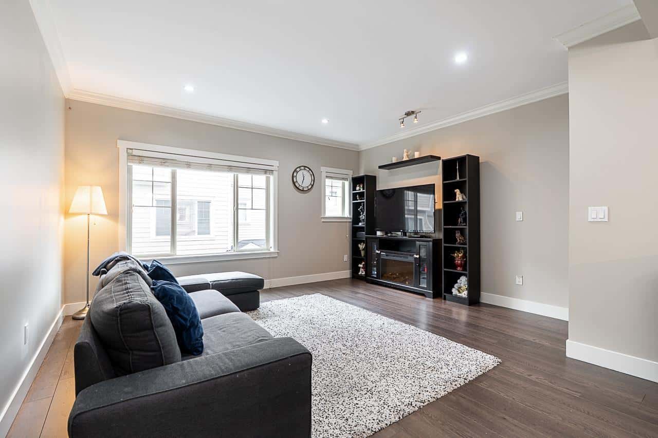 8 19097 64 AVENUE — Surrey, British Columbia - Photo 4 of 37