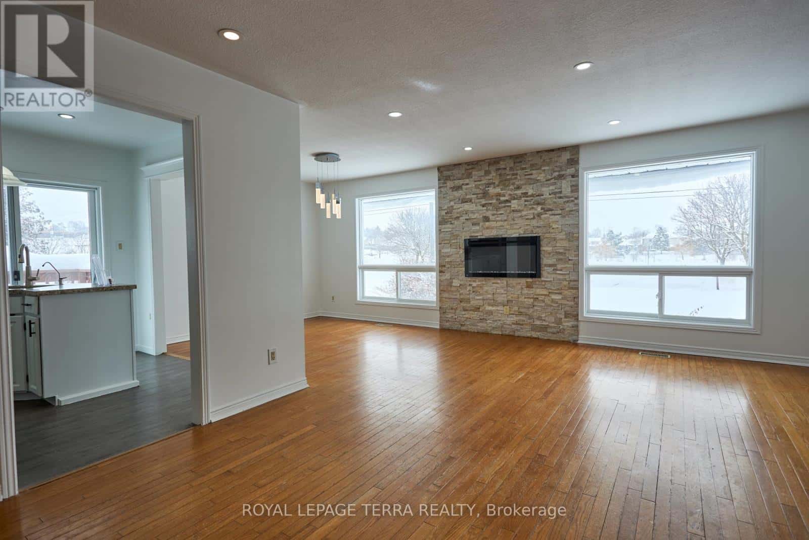 326 LITTLE AVENUE — Barrie (Allandale), Ontario - Photo 3 of 38