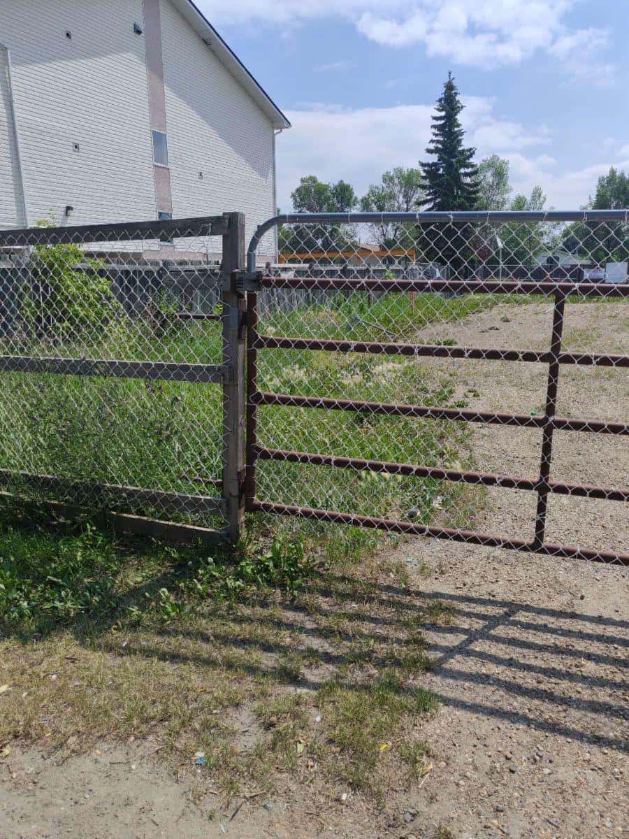 15716 100 Avenue — Edmonton - Photo 2 of 25