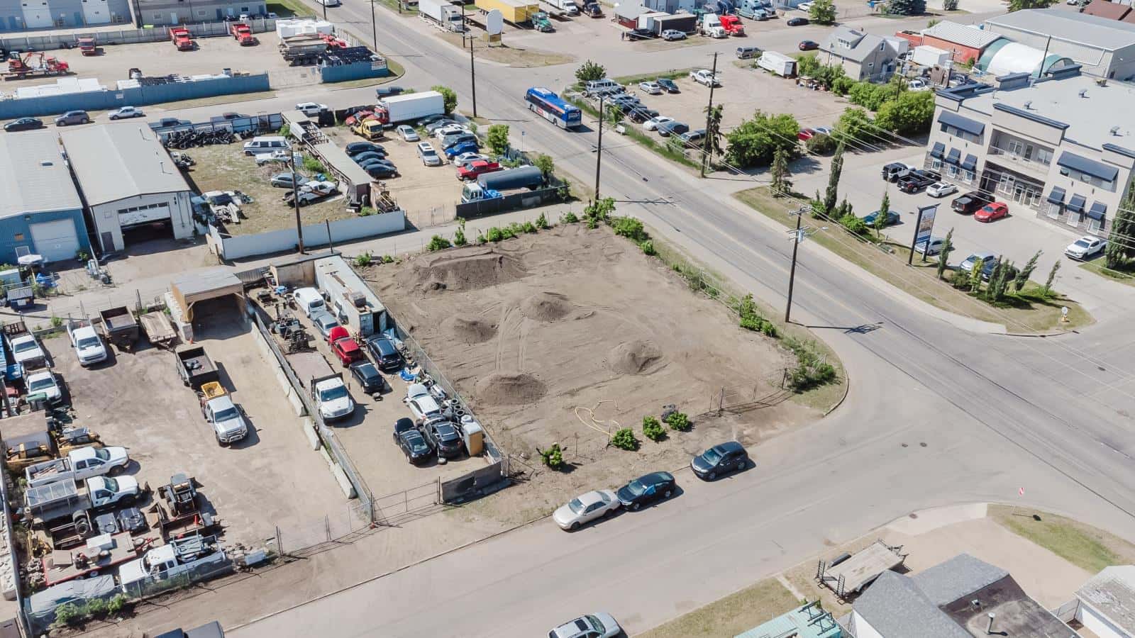 5405 129 Avenue — Edmonton - Photo 4 of 12