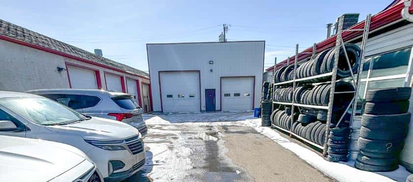 Edmonton — Edmonton - Photo 2 of 48