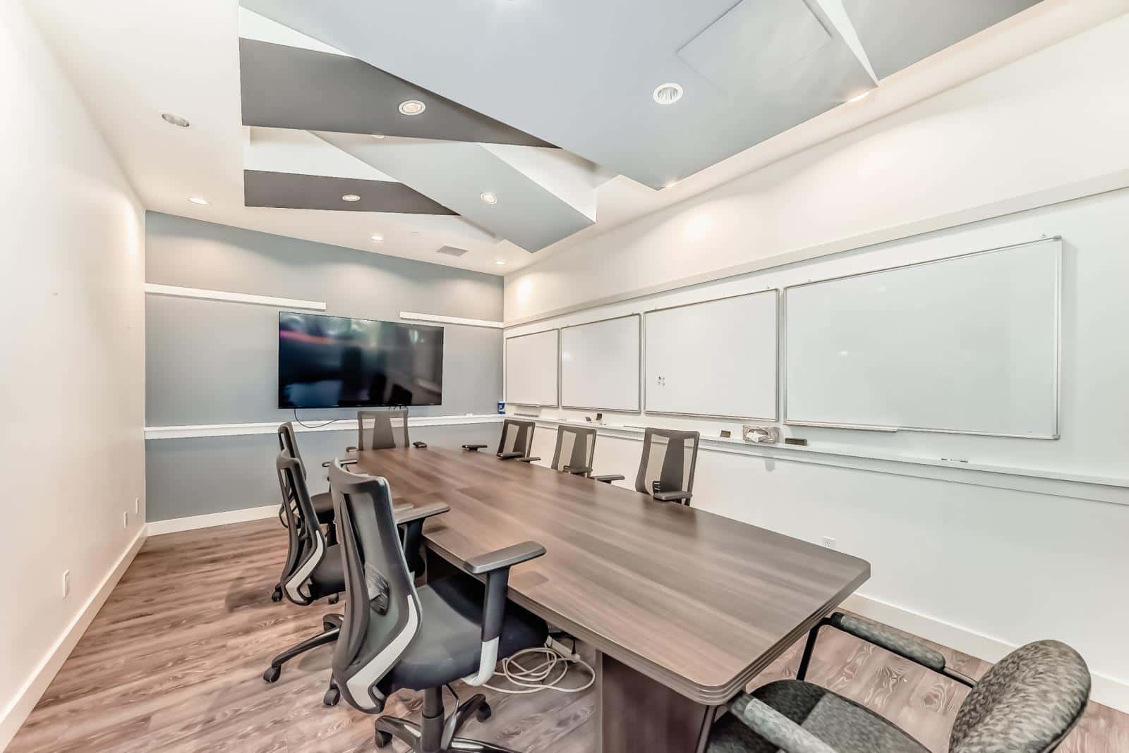 Edmonton — Edmonton - Photo 4 of 66