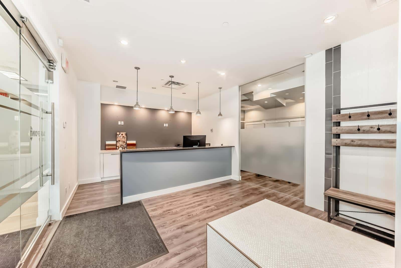 Edmonton — Edmonton - Photo 3 of 66