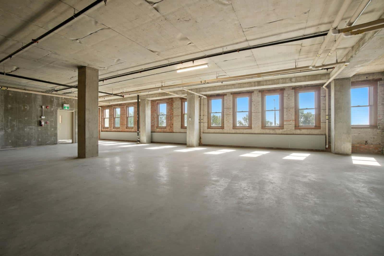 Edmonton — Edmonton - Photo 4 of 39