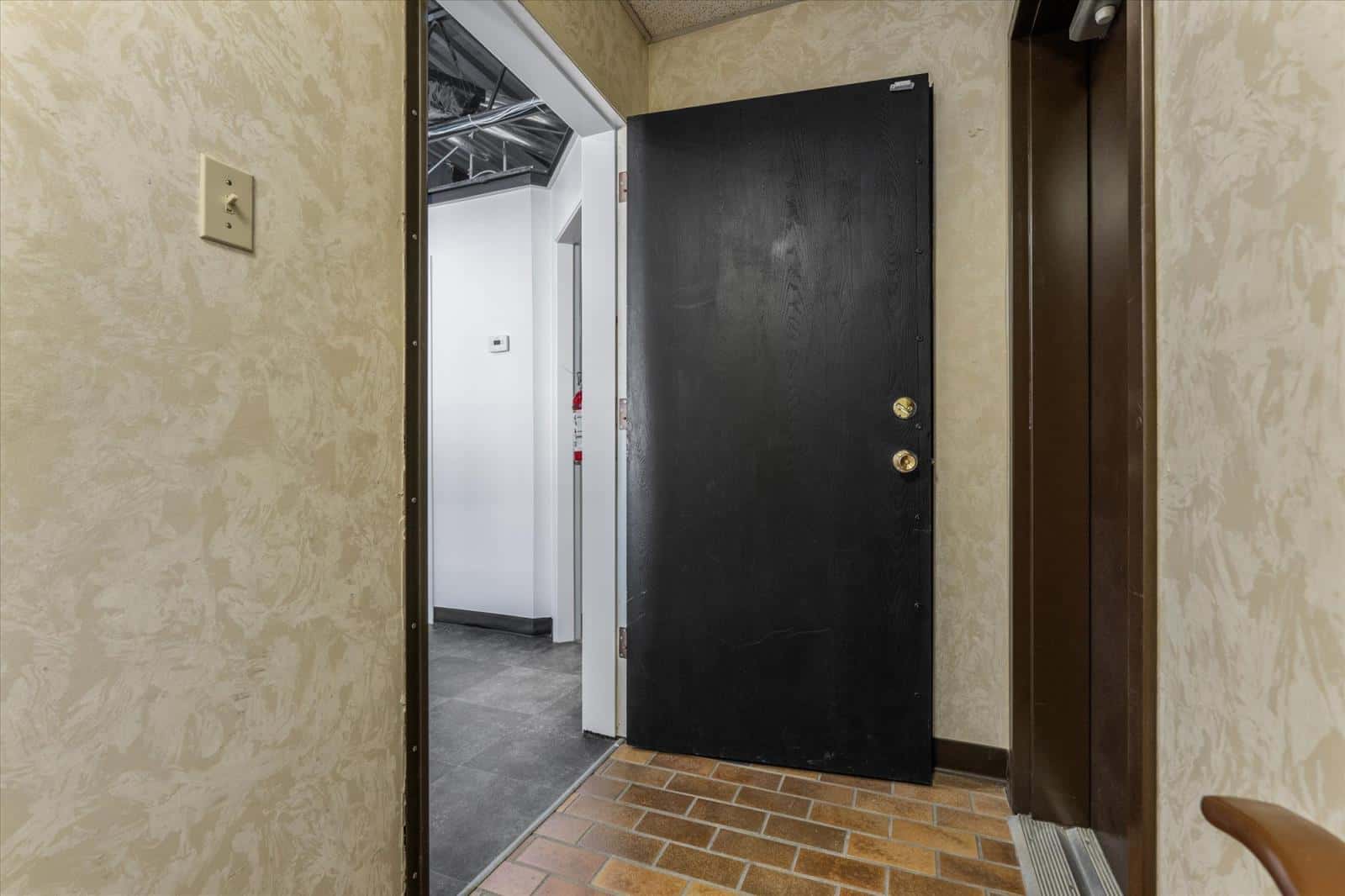 Edmonton — Edmonton - Photo 2 of 61