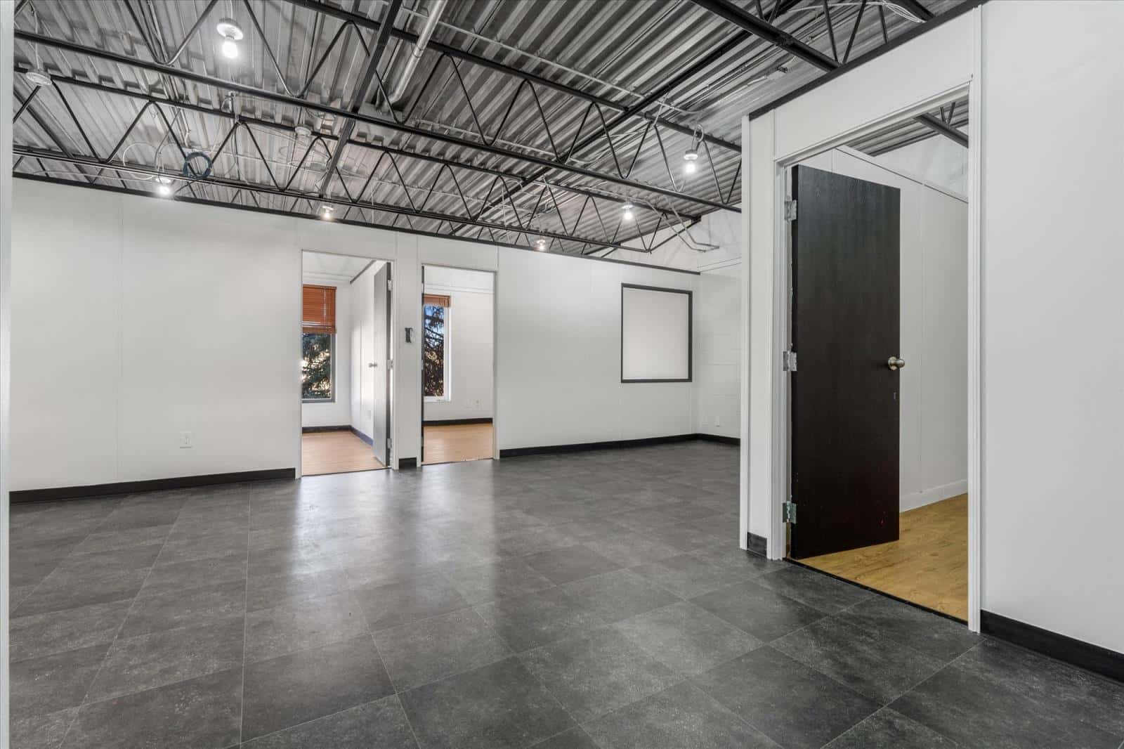 Edmonton — Edmonton - Photo 4 of 61