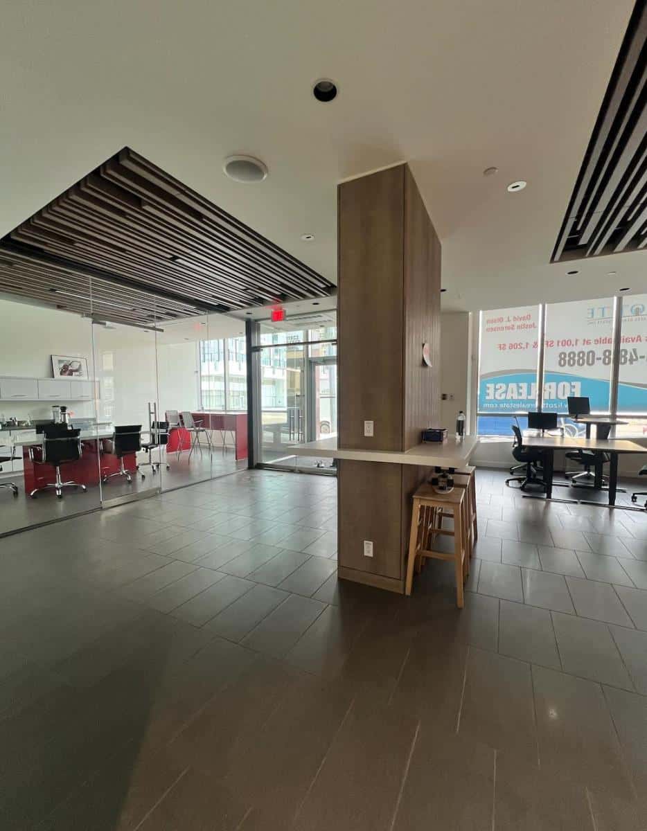 Edmonton — Edmonton - Photo 4 of 21