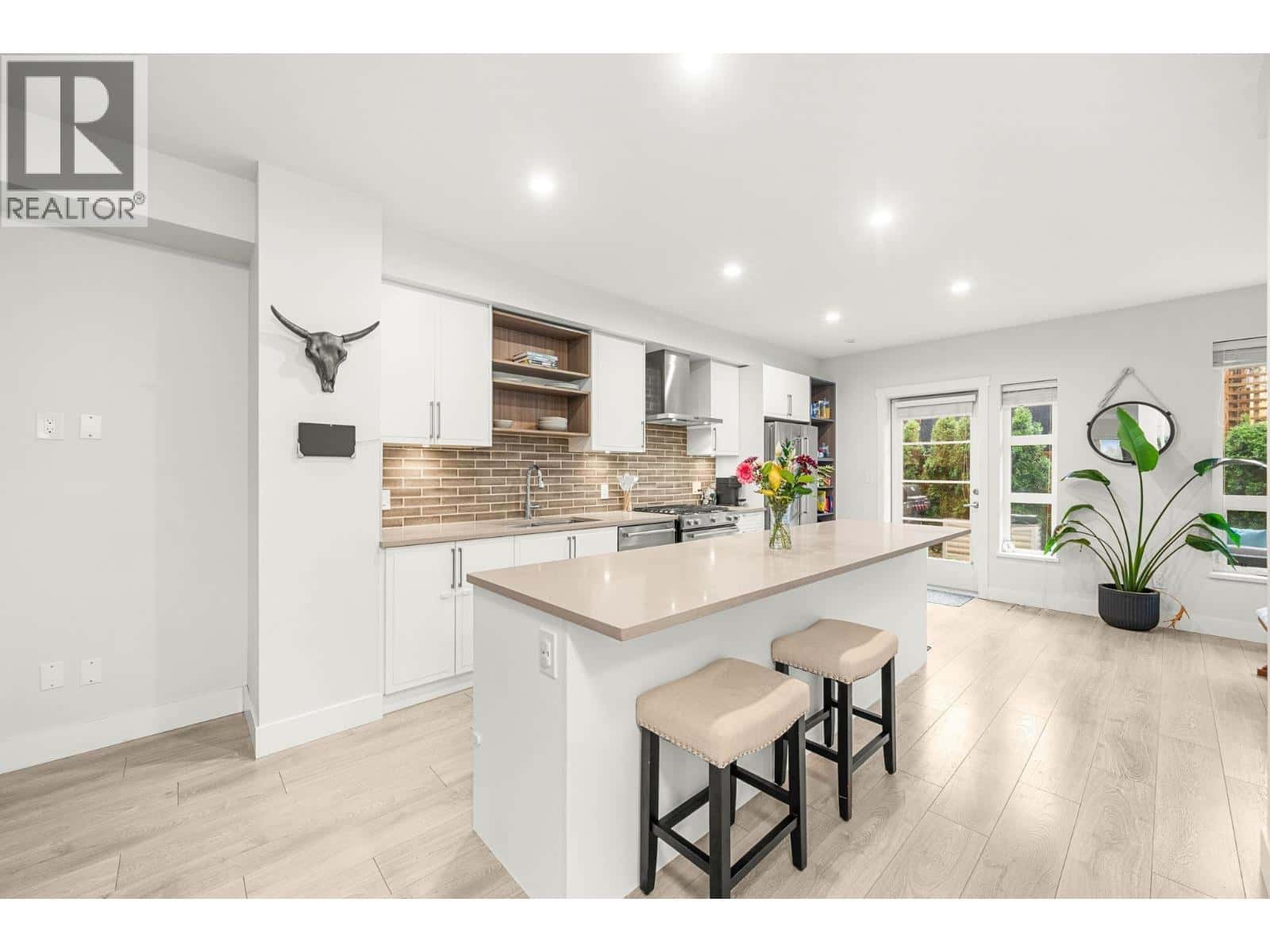 28 70 SEAVIEW DRIVE — Port Moody, British Columbia - Photo 3 of 35