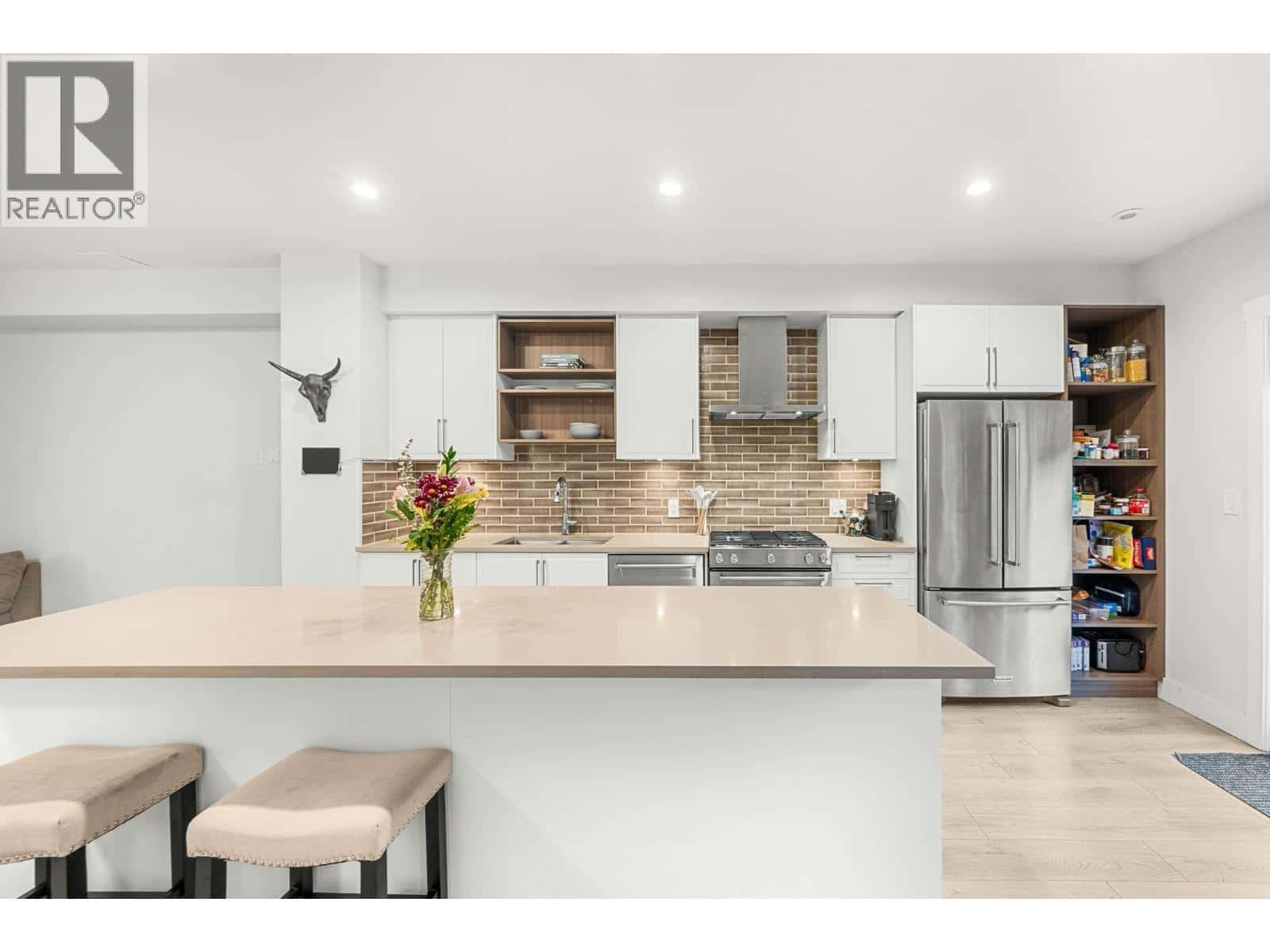 28 70 SEAVIEW DRIVE — Port Moody, British Columbia - Photo 2 of 35