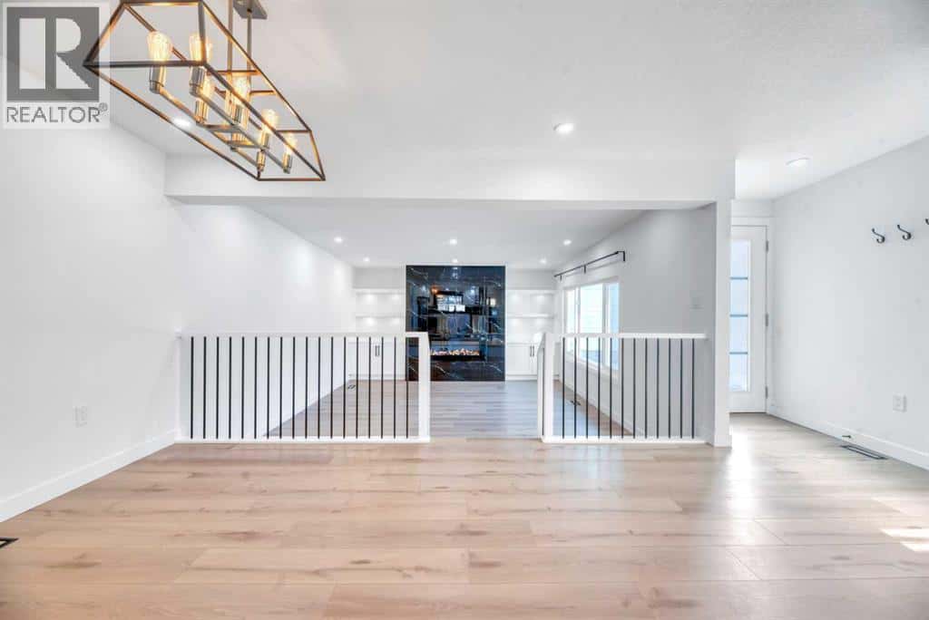 128 Cantrell Place SW — Calgary, Alberta - Photo 3 of 48