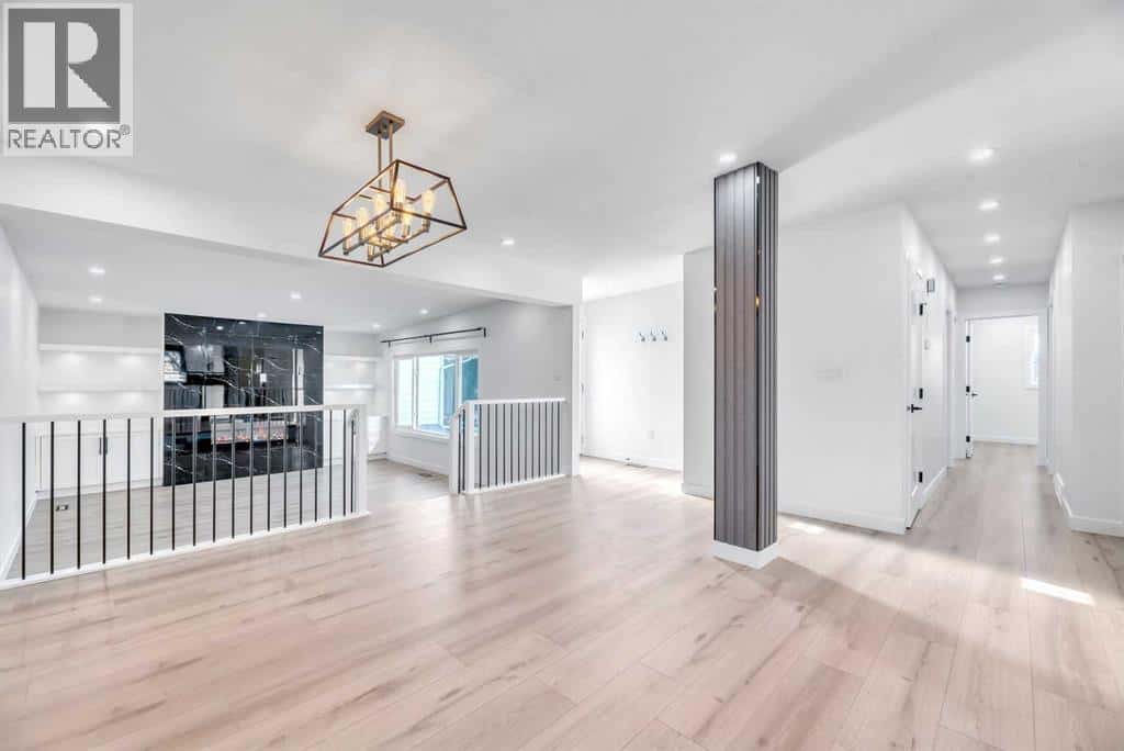 128 Cantrell Place SW — Calgary, Alberta - Photo 2 of 48