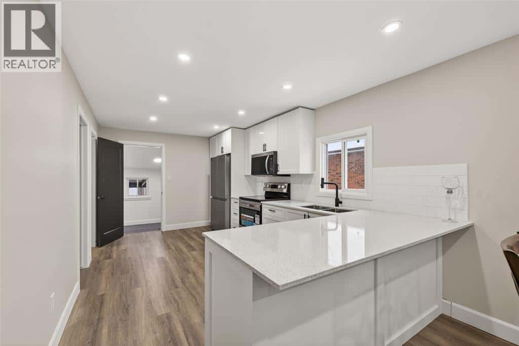 7 FORBES STREET — London, Ontario - Photo 5 of 28